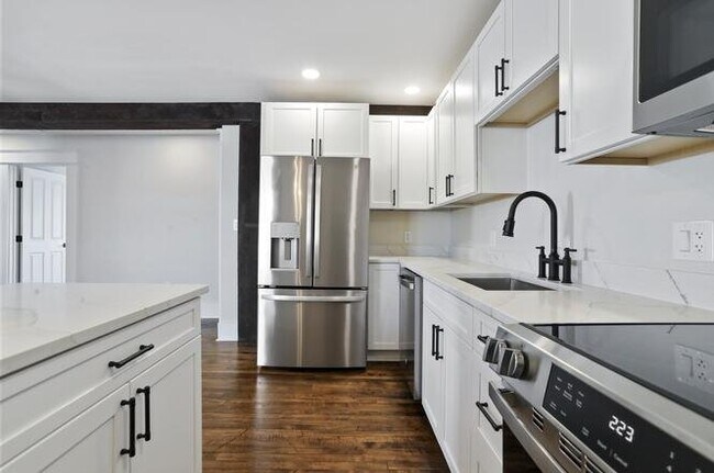 Building Photo - 302 N Mildred St