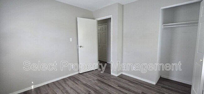 Building Photo - 4911 Hoagland Ave