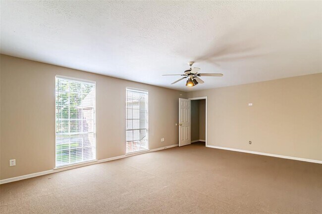 Building Photo - 8311 Mentmore Dr