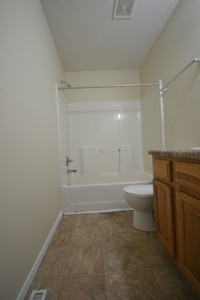 Building Photo - 432 Birchwood Duplex