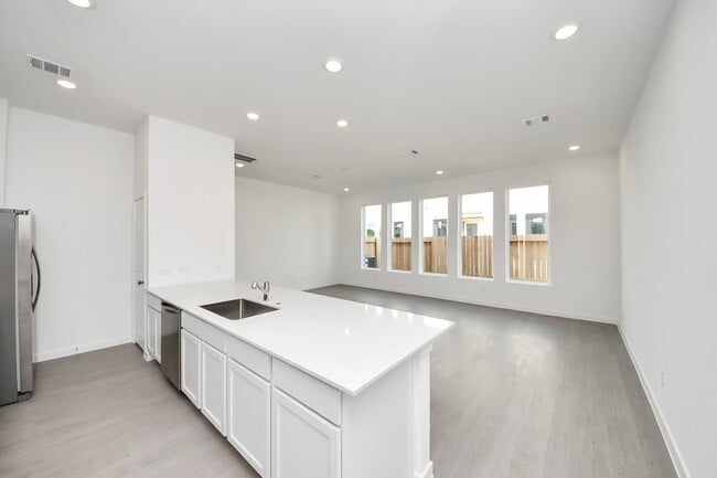 Building Photo - 2205 Via Cami Ln