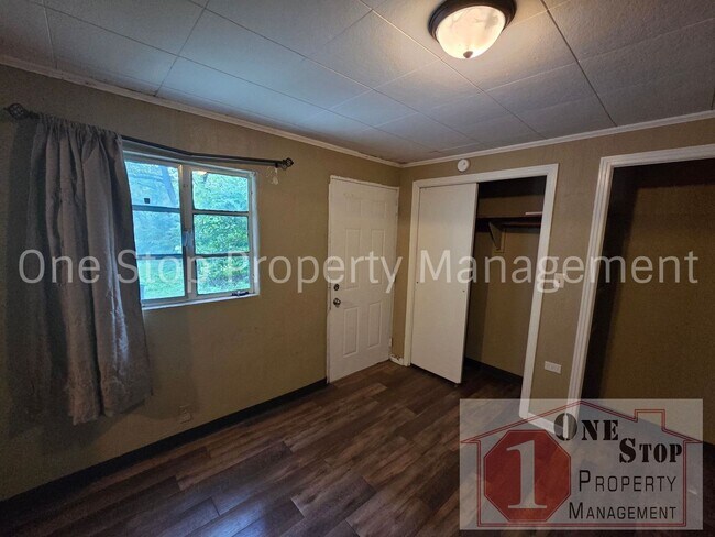 Building Photo - 1312 1/2 N Main St