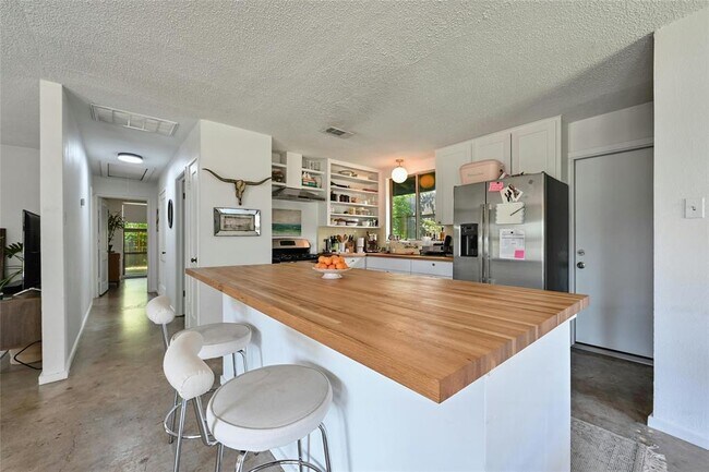 Building Photo - 1513 Corona Dr