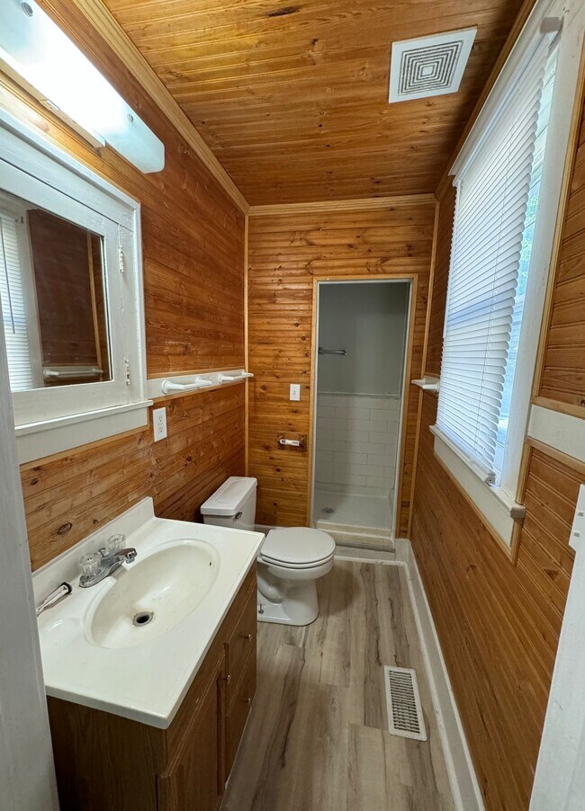 Building Photo - 511 E Jefferson Ave