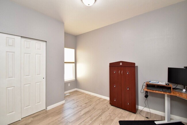 Building Photo - Great 4 Bedroom 3 Bath Home in South Jordan in Amazing HOA Community!
