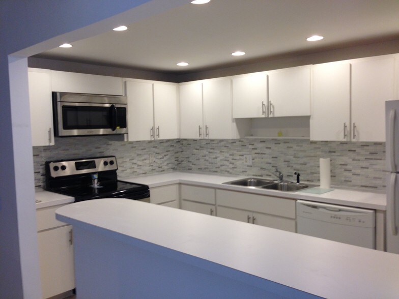 Modern Kitchen - 150 SE 25th Rd
