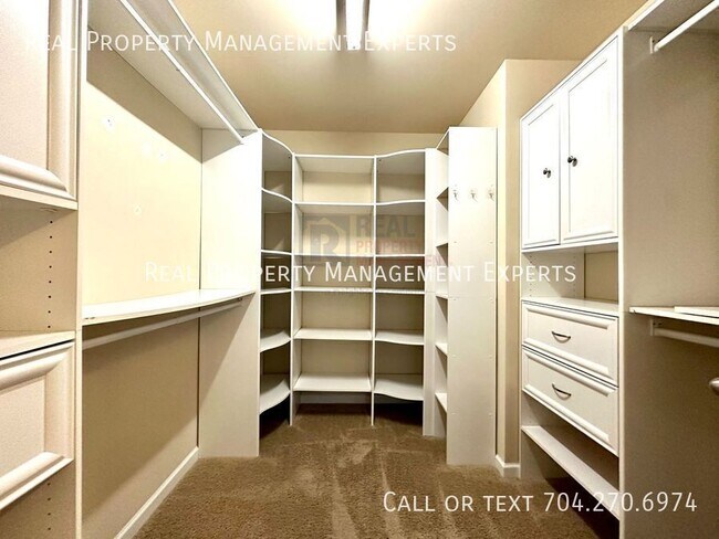 Building Photo - 7839 Sawgrass Ln