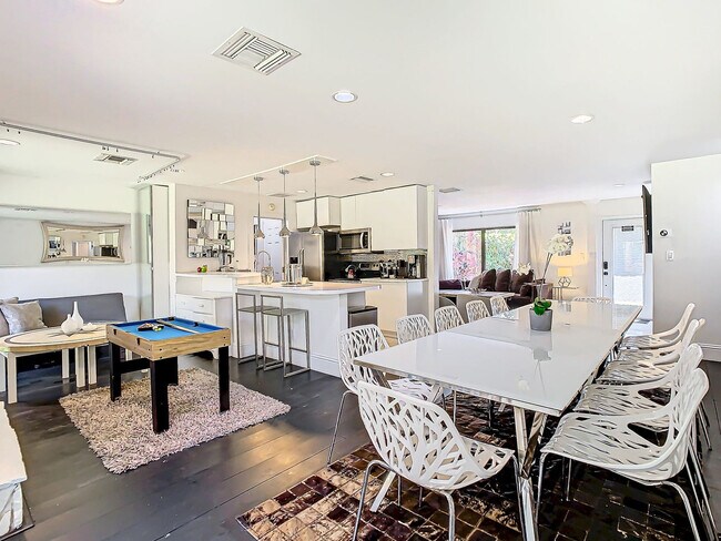 Building Photo - 5700 Saddlebrook Way