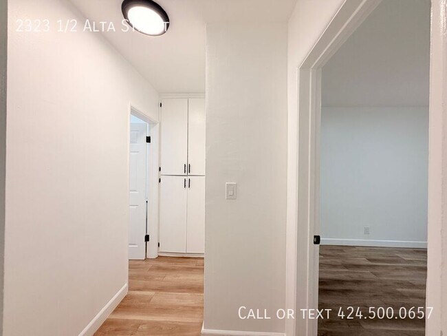 Building Photo - 2323 1/2 Alta Street-
