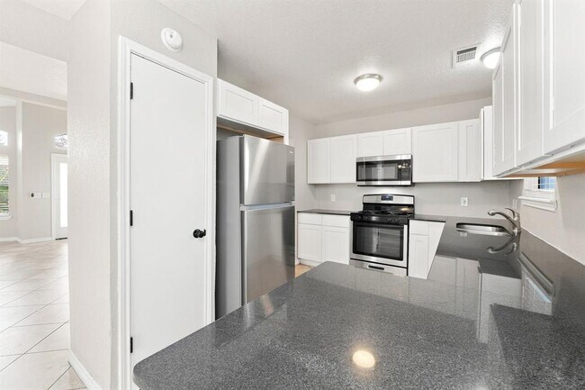 Building Photo - 4004 Night Hawk Dr