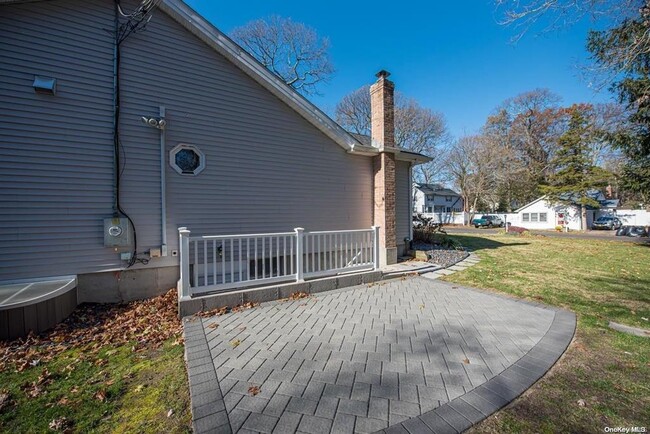 Building Photo - 16 Wildwood St