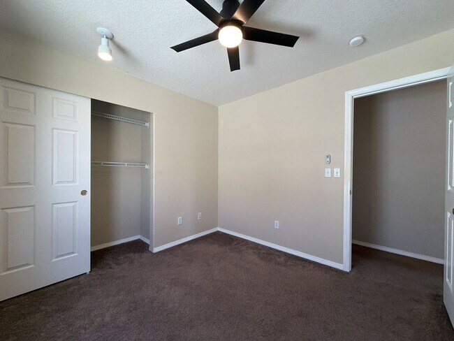 Building Photo - 5042 NE Schoeler Cir