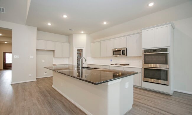 Building Photo - 31611 Lyle Mnr Dr