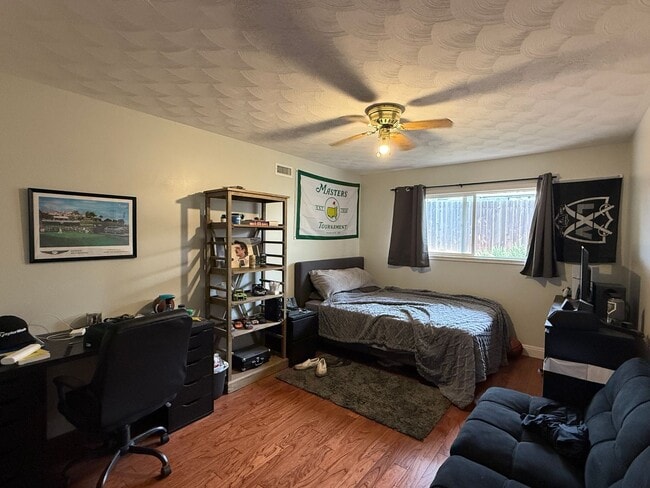 Building Photo - RURAL CHARM ON TOP OF THE HILLS IN VISTA