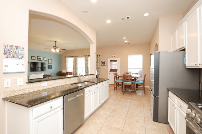 Building Photo - 18123 Quarry Vale Dr