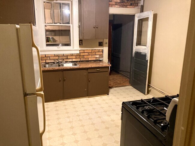 Kitchen - 215 S Main St