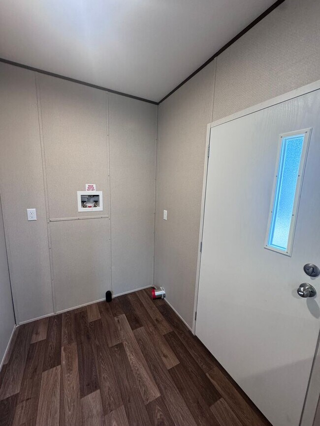 Building Photo - Evergreen Community