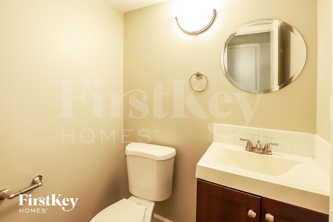 Building Photo - 5813 NW Aspen Ln