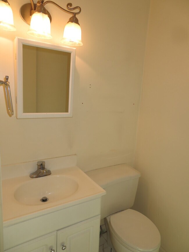 Building Photo - 3 bedroom, joined 1.5 bath ranch style home for rent