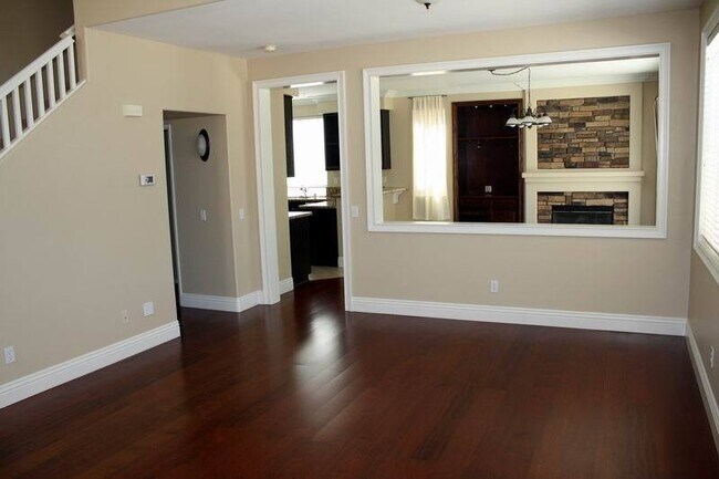 Building Photo - Beautiful  3bed 2.5 ba in Paseo del Sol. Lots of Amenities! Available now!