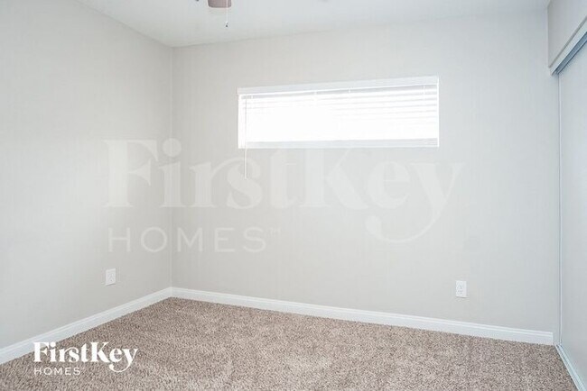 Building Photo - 5060 E Newton Dr