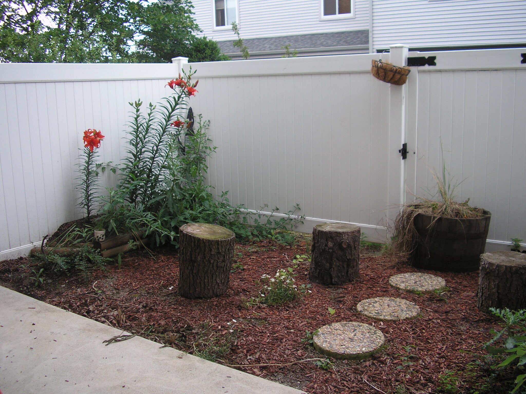 Building Photo - 2600 W Village Dr