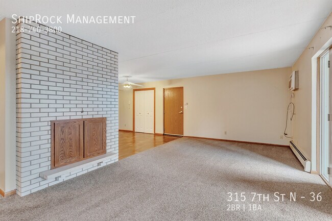Building Photo - 315 7th St N