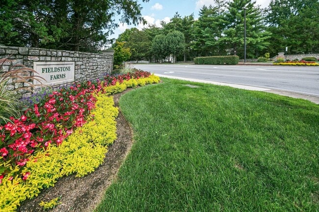 Building Photo - Welcome to this beautifully remodeled sing...