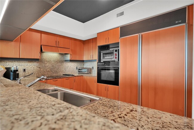 Building Photo - 1455 Ocean Dr