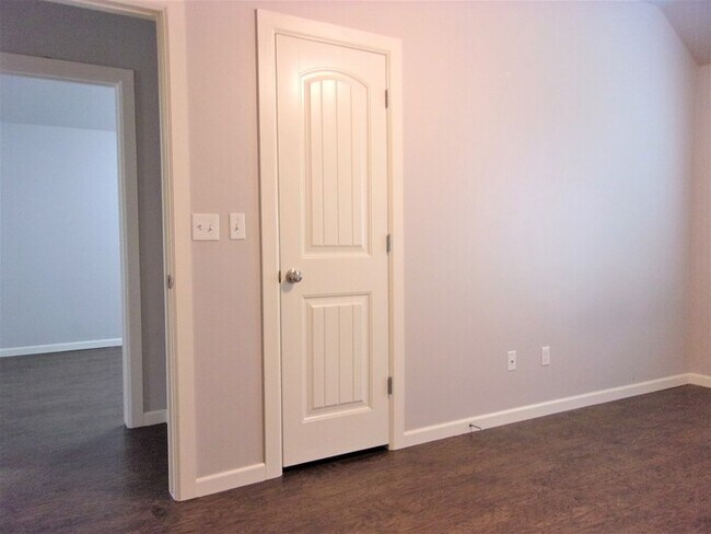 Building Photo - 2 BED 1 BATH 1 CAR GARAGE TOWNHOUSE-DEL CITY