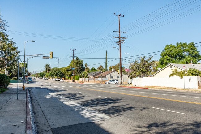 Building Photo - 17200 Burbank Blvd