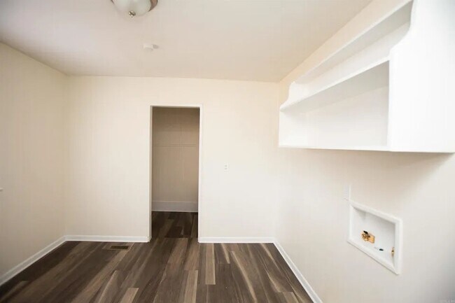 Building Photo - 13324 Alexander Rd