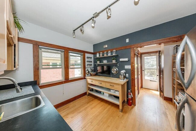 Building Photo - DG-1549/1551 N 57th Street