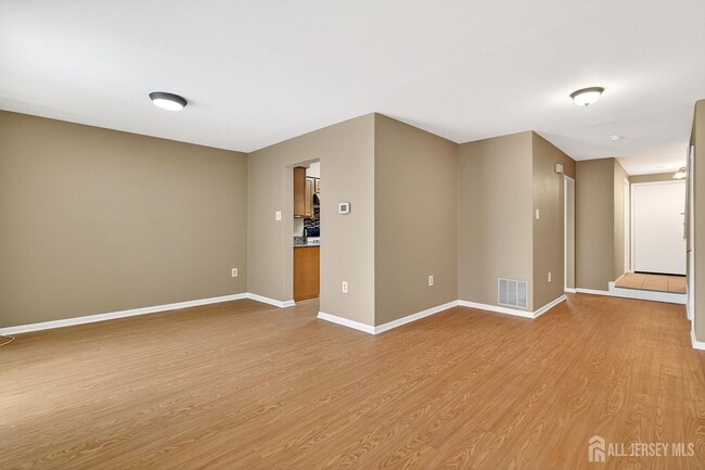 Building Photo - 70 Hampshire Dr