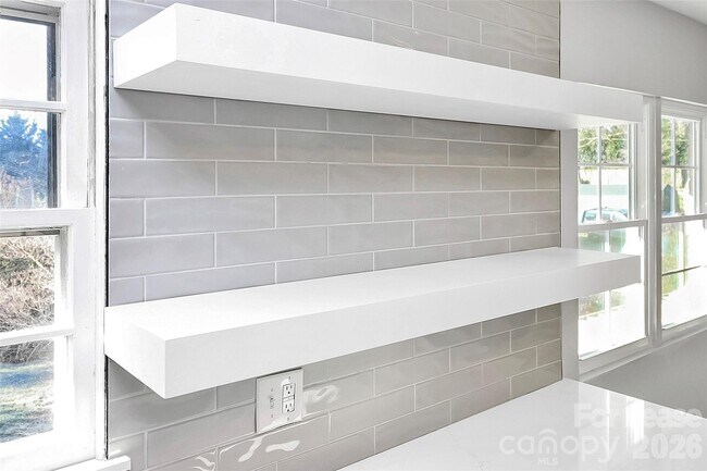 Building Photo - 526 Julia Ave