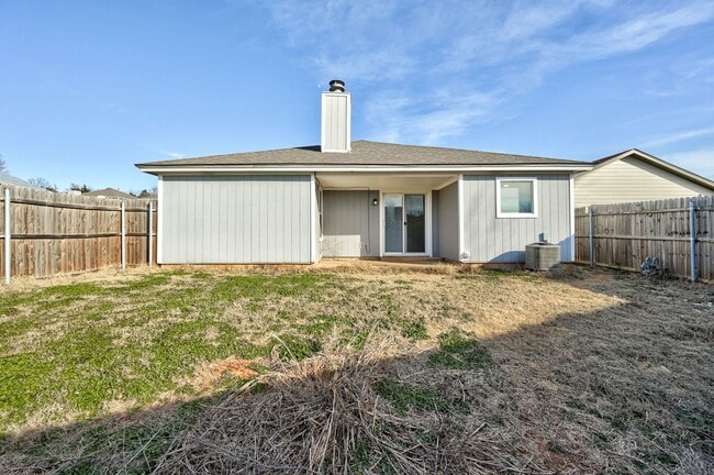 Building Photo - 3 Bed, 2 Bath Home Near UCO and Hafer Park