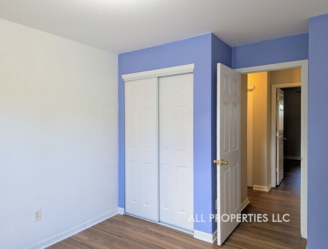 Building Photo - 1617 W 39th Ave