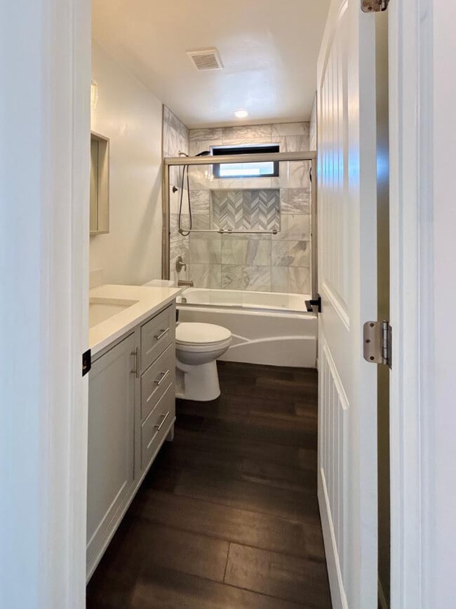 Building Photo - 1750 W Pearce Rd