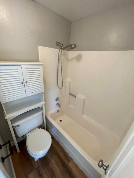 Building Photo - 4240 N Longview Ave