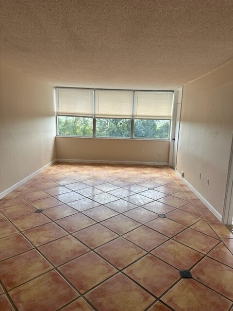 Building Photo - 1300 NE Miami Gardens Dr