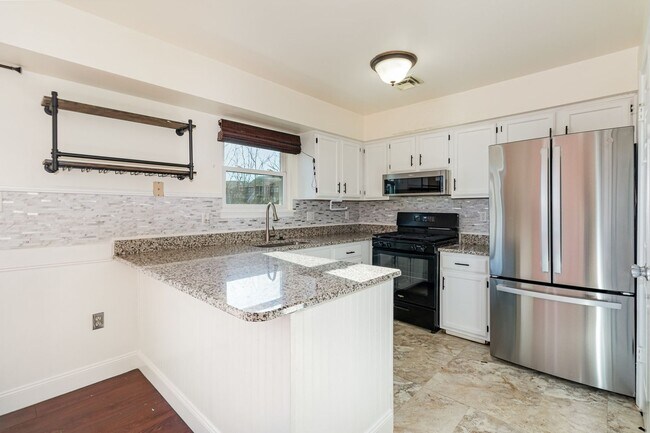 Building Photo - 6280 Spring Knoll Dr