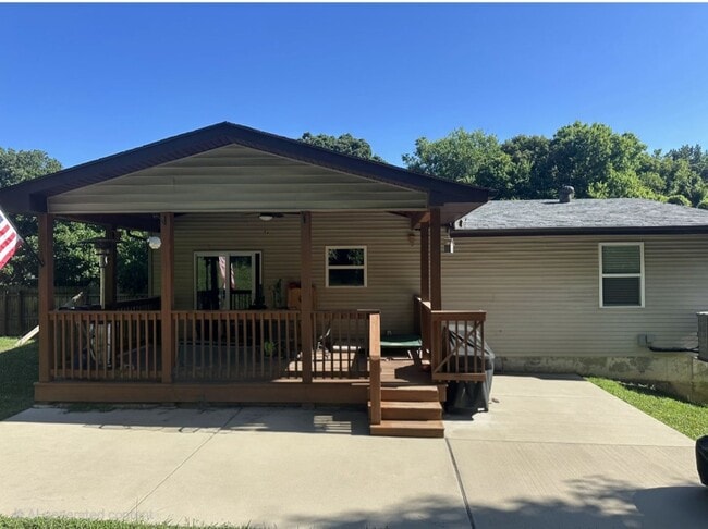 Building Photo - 3 bedrooms, 3 bath, 3 car garage