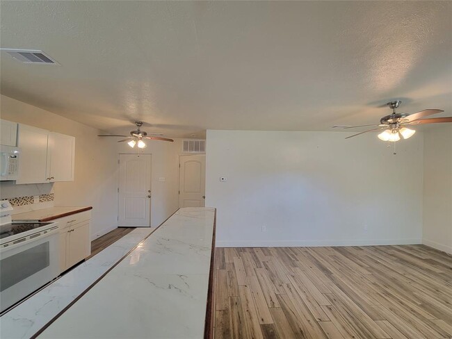 Building Photo - 5327 Avenue O