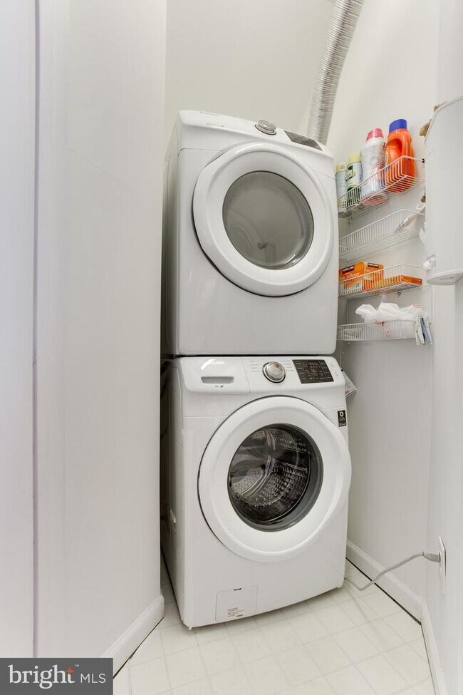 Building Photo - 7021 Haycock Rd