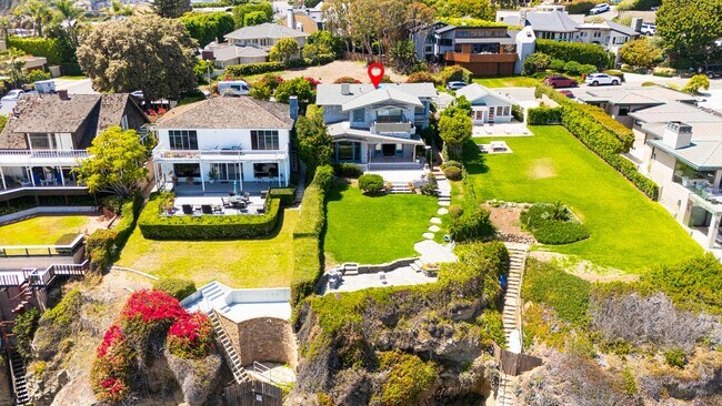 Building Photo - Incredible ocean views and private steps t...