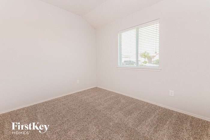Building Photo - 2064 Fairview Dr