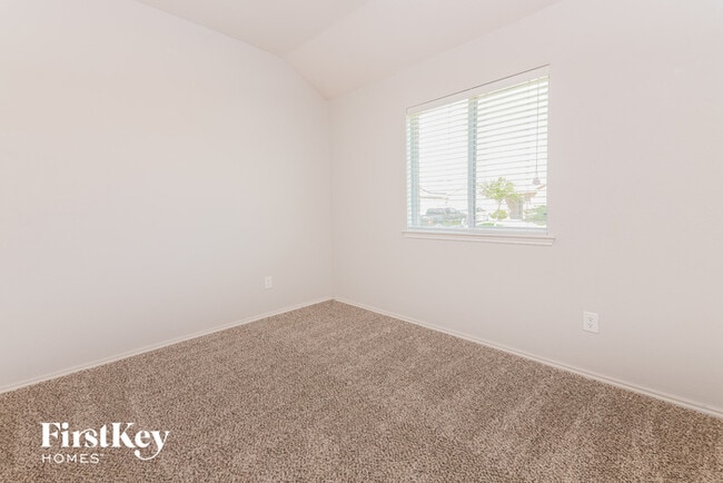 Building Photo - 2064 Fairview Dr