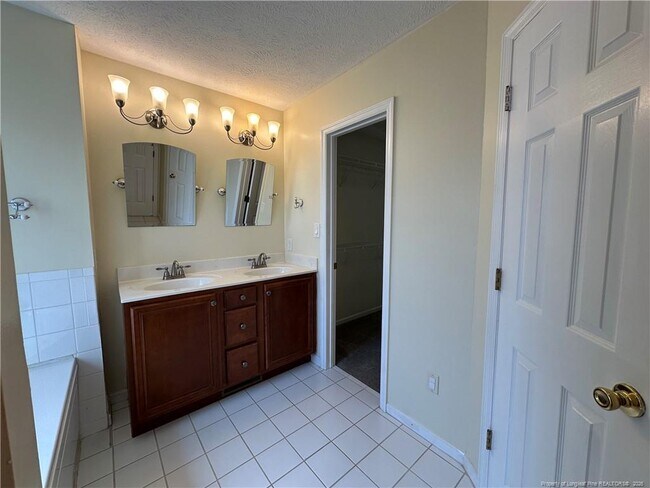 Building Photo - 2827 Beringer Dr