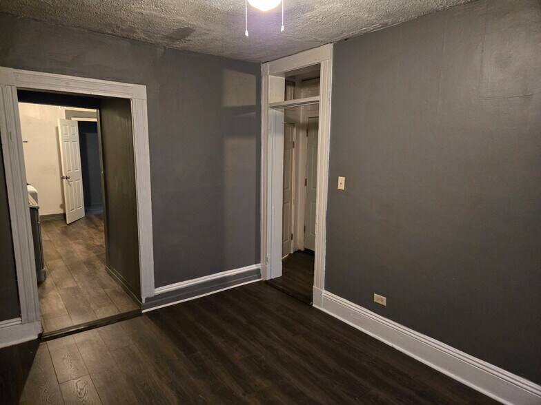 Building Photo - 10508 S Maryland Ave