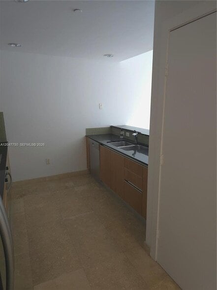 Building Photo - 1060 Brickell Ave